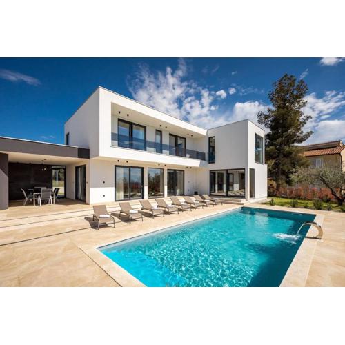 Modern villa Gloria with pool in Vabriga