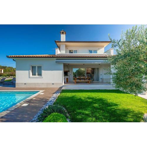 Modern villa Grgo with pool and jacuzzi in Tinjan