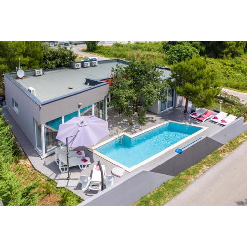 Modern villa Jura with pool near the beach, extra pool heating available