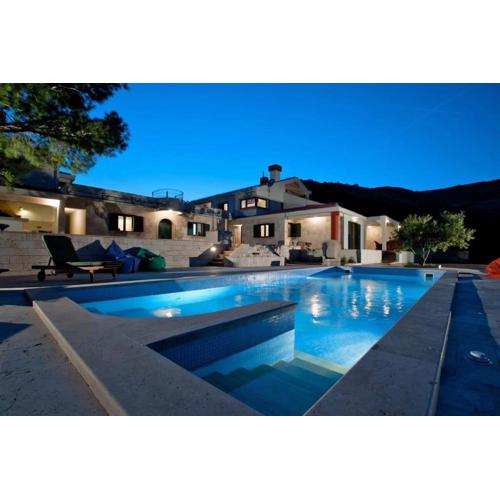 Modern Villa Near Secluded Private Area