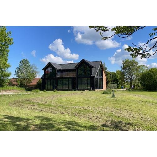 Modern Villa & Sauna by the lake, przytulnavilla, Dom nad jeziorem na Mazurach
