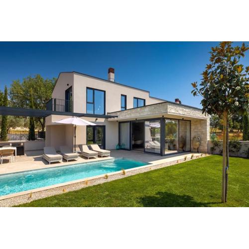 Modern villa Tia I with outdoor pool in Porec