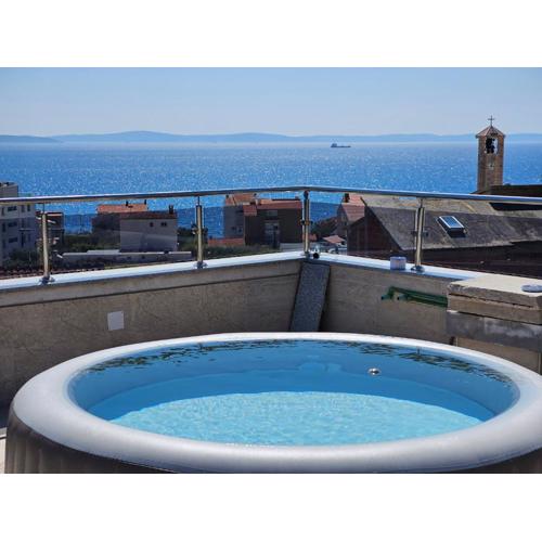 Modern villa with jacuzzi, beautiful sea view, near Split! Villa 36A
