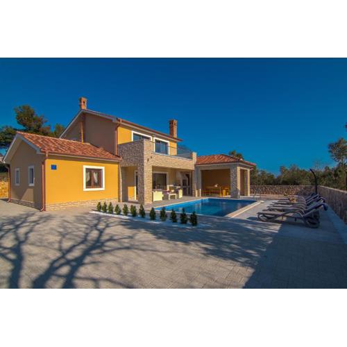 Modern villa with pool, sea view, near the sea and the beach - by Traveler tourist agency Krk ID 2168