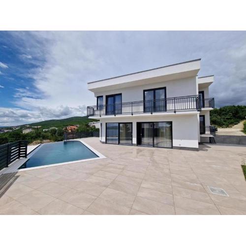 Modern villa with swimming pool and sea view