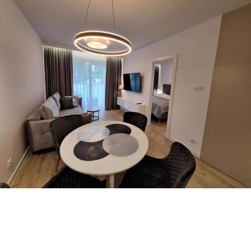 Modern White Kołłątaja 7A