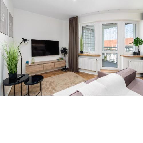 Modern&Cozy Garbary Apartment with Parking and Balcony by Noclegi Renters