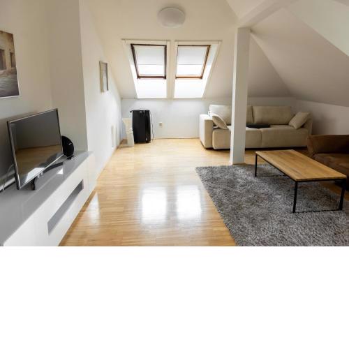 Moderne Dachgeschosswohnung zentral by Seebnb