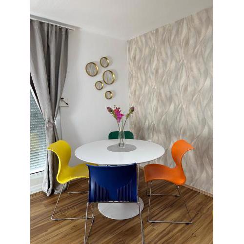 Moderne Wohnung mit 2 Balkonen, Self check-in, Parking