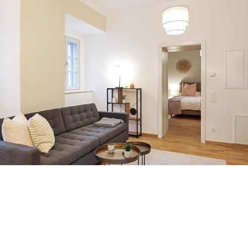 Moderne Zwei Zimmer Altbauwohnung im Stadtkern