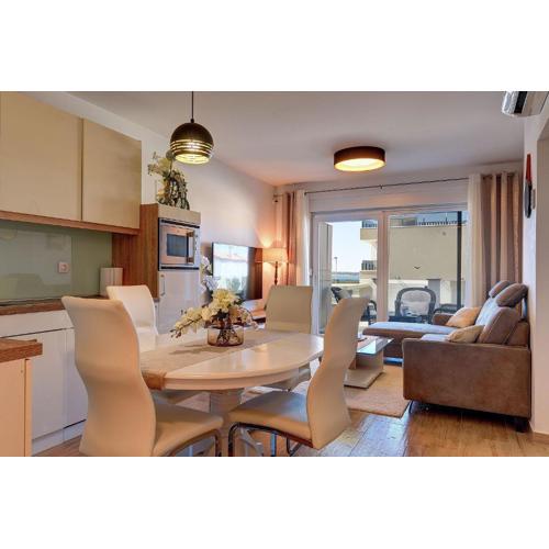 Modernes Apartement mit Meerblick