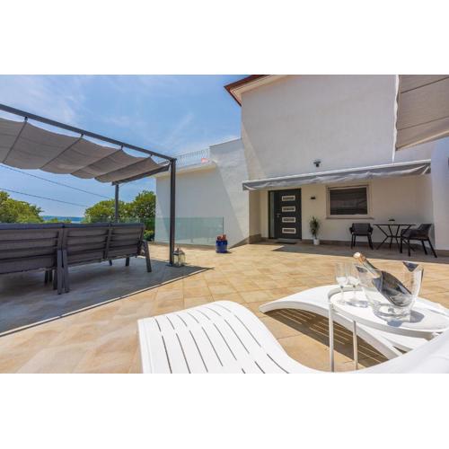 Modernes Apartment direkt am Strand mit Whirlpool, Meerblick, Lounge-Bereich