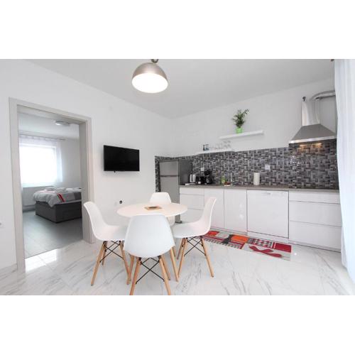 Modernes Apartment nur 10 Minuten zum Zentrum von Rovinj mit privatem Balkon