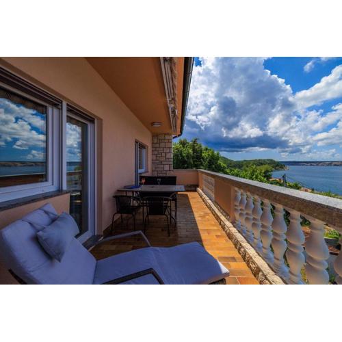Modernes Apartment nur 100 Meter zum Strand mit herrlichem Meerblick, Aussendusche, Grill