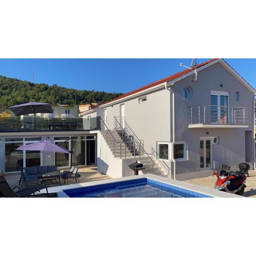 Modernes Ferienhaus Mit Eigenem Pool Und Meerblick