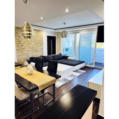 Moderný 2-spálňový apartmán Twins White s balkónom