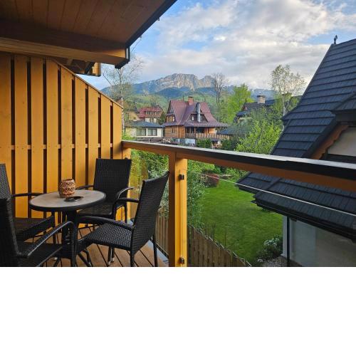 Modrzejewska Residence Apartament z Góralką Giewont View by RentiloPL