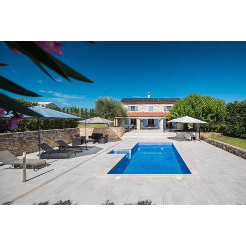 Mon Perin Castrum - House of Nice Memories