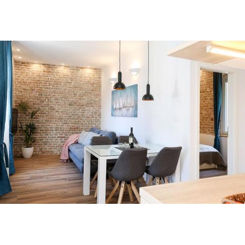 Monfrina 1, luxury Old Town apartment near beach