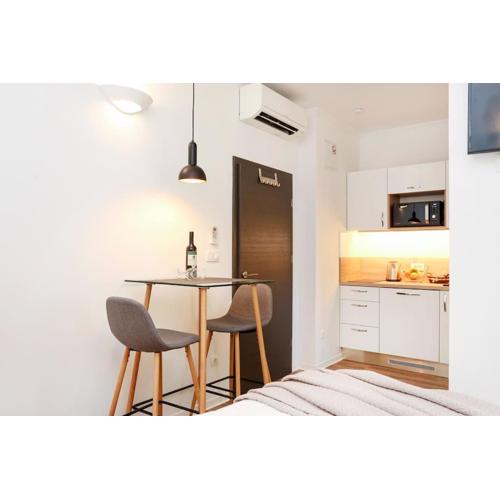 Monfrina 2, stylish Old Town studio apt near beach
