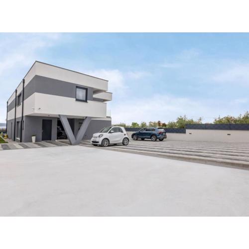 Moonlit Mirage Villa with Pool, Gym and Sauna