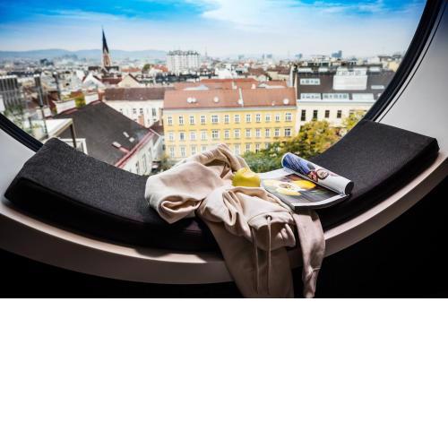 MOOONS Vienna
