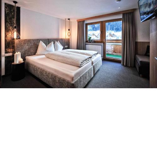 Mountain Apartments - living by Salner