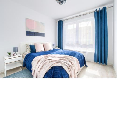 M&R Apartament Airport&Business DeLuxe Cybernetyki 17 - underground garage - free WiFi - Netflix - air conditioning - self check-in, close by Chopin Airport