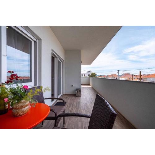 MY DALMATIA - Apartment Blagdan One with private parking
