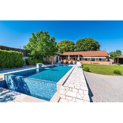 MY DALMATIA - Authentic stone house Momo with private infinity pool
