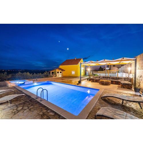 MY DALMATIA - Holiday home Agro Casa with private heated pool