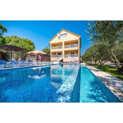 MY DALMATIA - Holiday home Blanka with private infinity pool