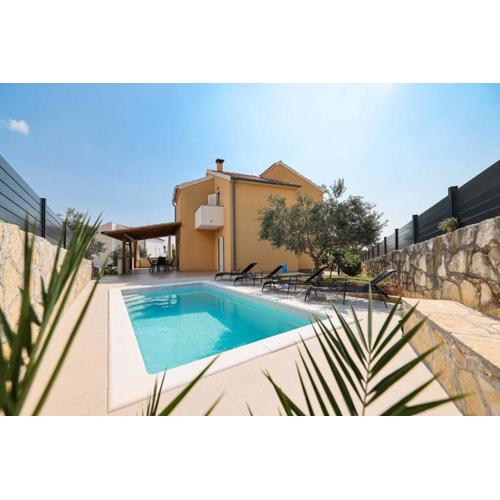 MY DALMATIA - Holiday home Nekic with private swimming pool and sea view