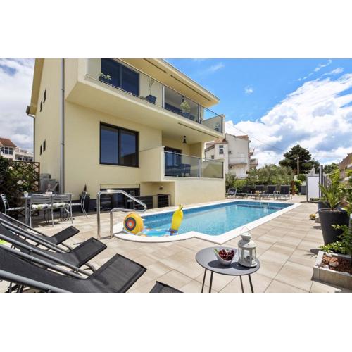 MY DALMATIA - Sea view apartment Roza with shared swimming pool