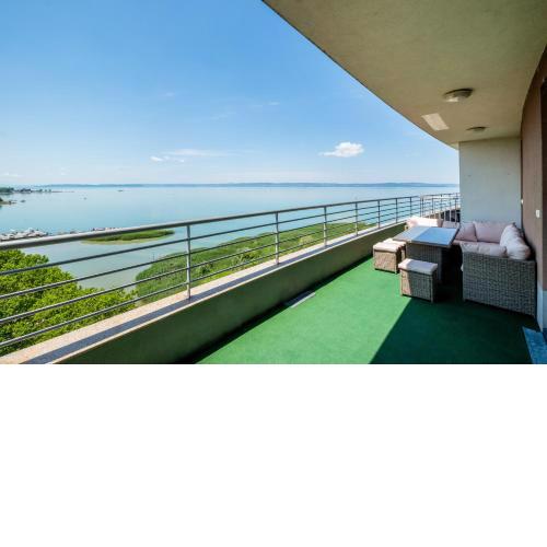 MyFlat Club 218 Panorama Wellness Apartment