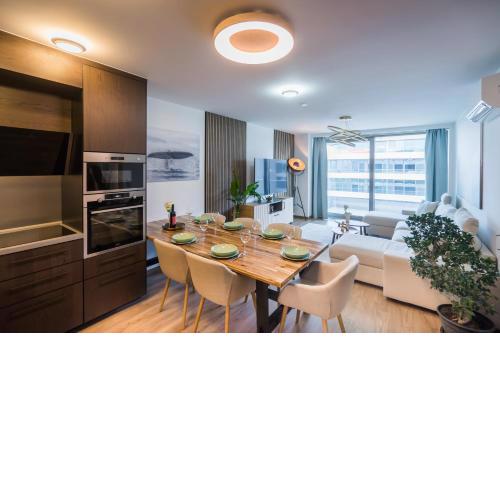 MyFlat Golden Beachfront Family