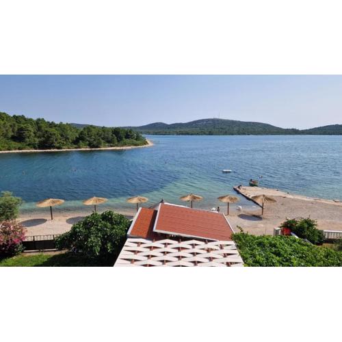 Nada Seaside Apartments Pirovac