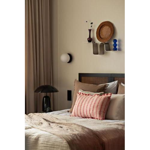 Nafenna 2-Bedroom Apartment in OLD TOWN