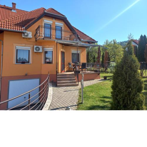 Napsugár Apartman