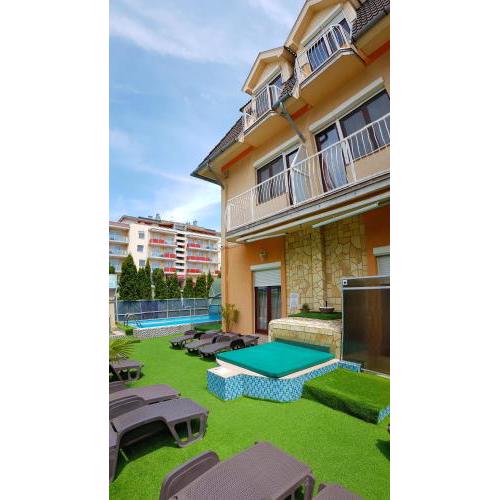 Napsugár Apartmanház