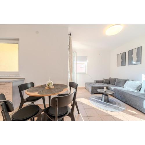 Natalija modern apartment for 4