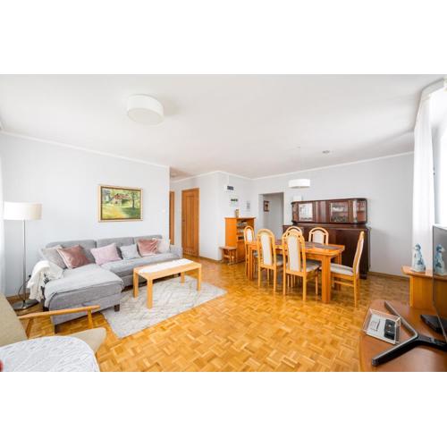National Stadium Spacious Apartment by BookingHost
