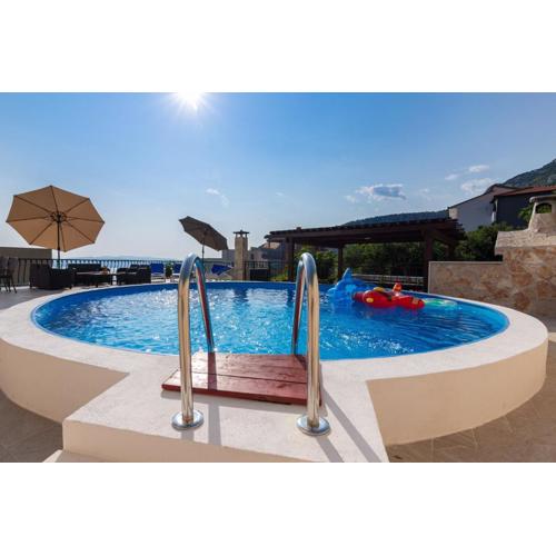 NAVIS Sea View Apartment with pool