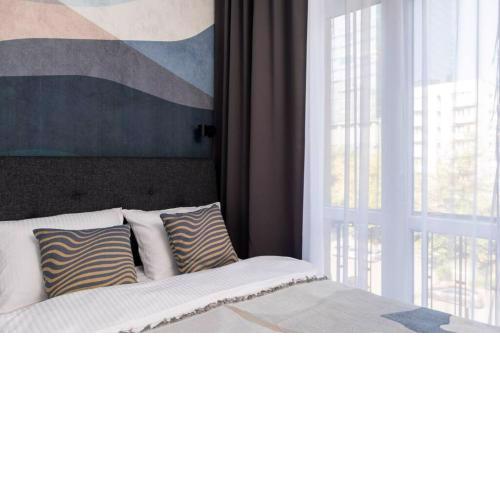 Navy Studio City Center Sienna
