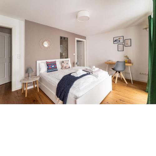 Neat 1BR Duplex by Metro and Center by HM