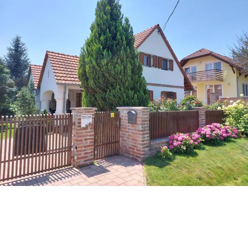 Négy Évszak Apartmanház