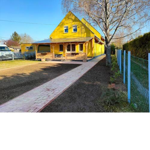 Nest Guesthouse-House for 16 people by the lake