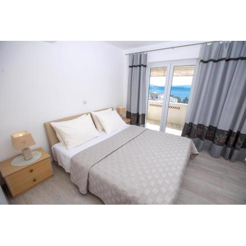 Nette Wohnung In Duće Mit Großer Terrasse