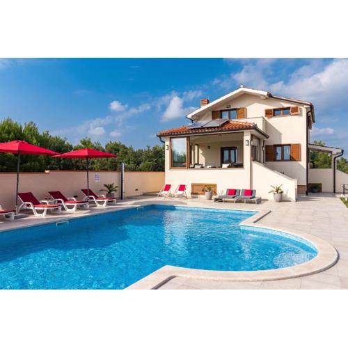 Nettes Ferienhaus In Pomer Mit Privatem Pool