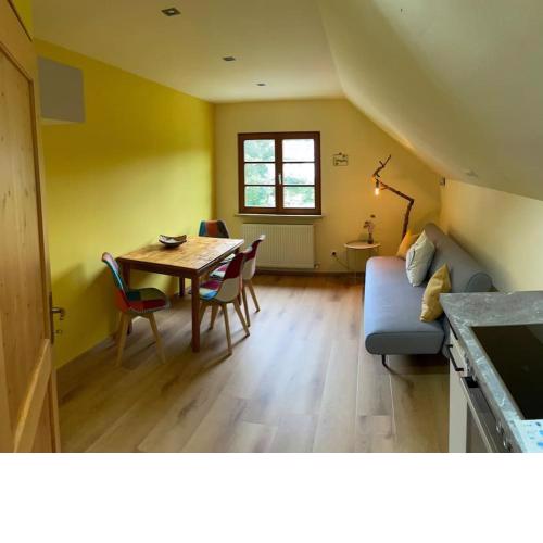 Neu renoviertes 2Zi Appartment im DG